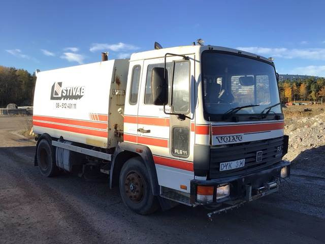 Volvo FL611 - Makinë fshirëse për rrugët: foto 4 Volvo FL611 - Makinë fshirëse për rrugët: foto 4
