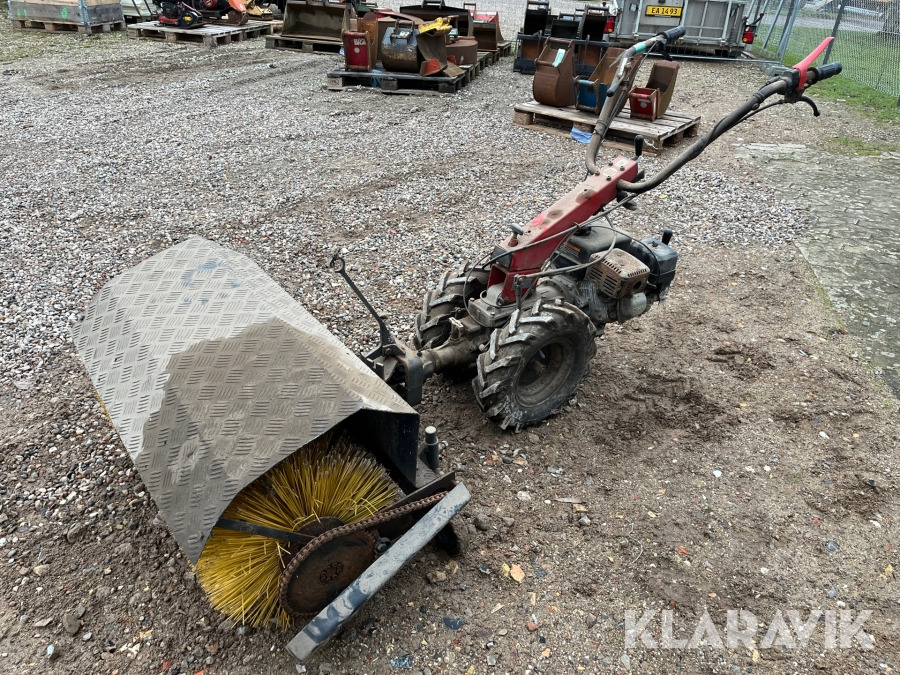 Traktor komunal Redskabsbærer Nibbi BRIK 3 med kost: foto 1