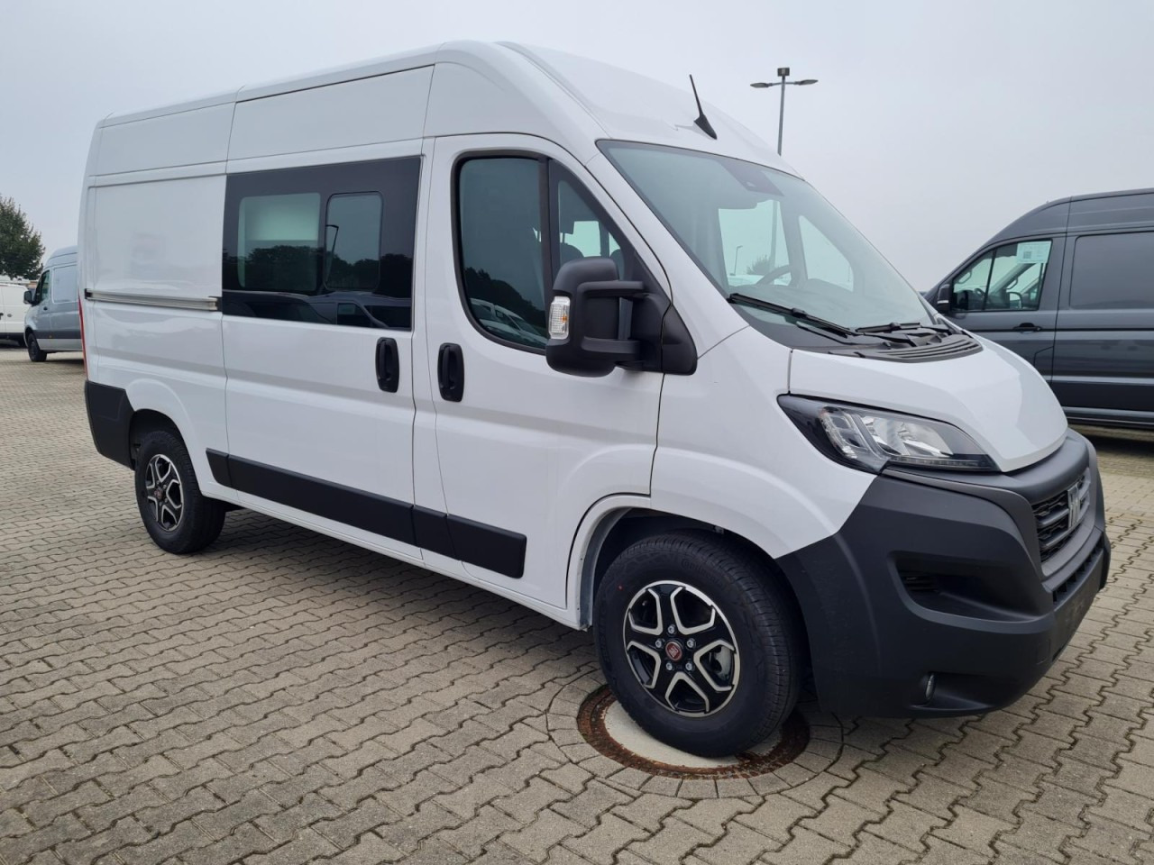 Fiat Ducato 35 Kasten Doka 7-Sitze 2x Schiebetür Maxi L2H2 - Furgon, Kamioncine dopio kabinë: foto 4 Fiat Ducato 35 Kasten Doka 7-Sitze 2x Schiebetür Maxi L2H2 - Furgon, Kamioncine dopio kabinë: foto 4