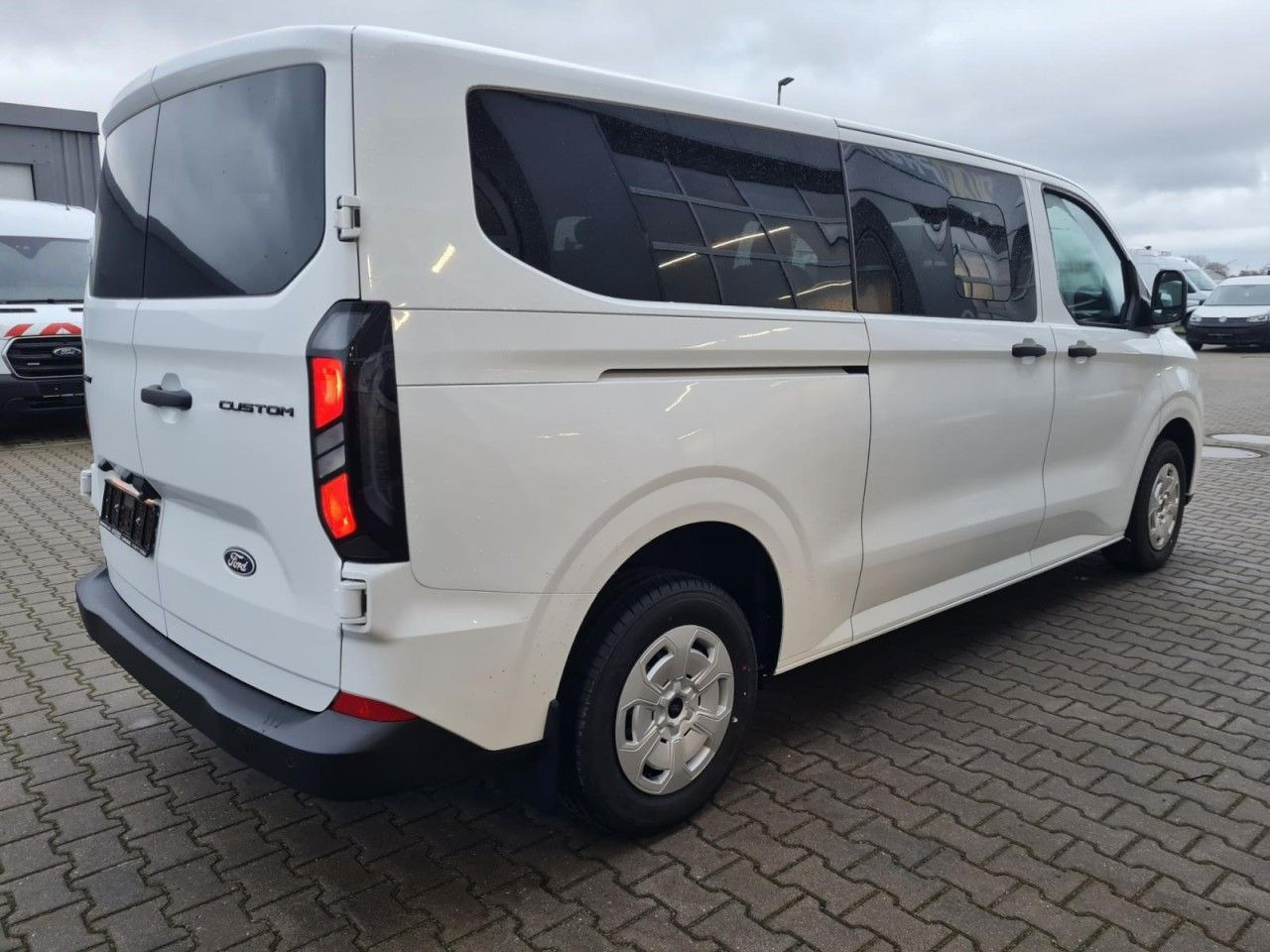 Ford Transit Custom Kombi 320 L2 Trend 9 Sitze KAMERA - Veturë: foto 4 Ford Transit Custom Kombi 320 L2 Trend 9 Sitze KAMERA - Veturë: foto 4