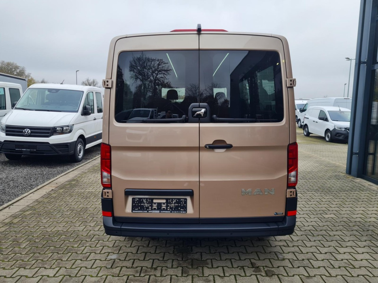 Man TGE 3.180 TDi Kombi 9 Sitze ALU KAMERA LED LEDER Sonderumbau - Minibus, Furgon pasagjerësh: foto 5 Man TGE 3.180 TDi Kombi 9 Sitze ALU KAMERA LED LEDER Sonderumbau - Minibus, Furgon pasagjerësh: foto 5