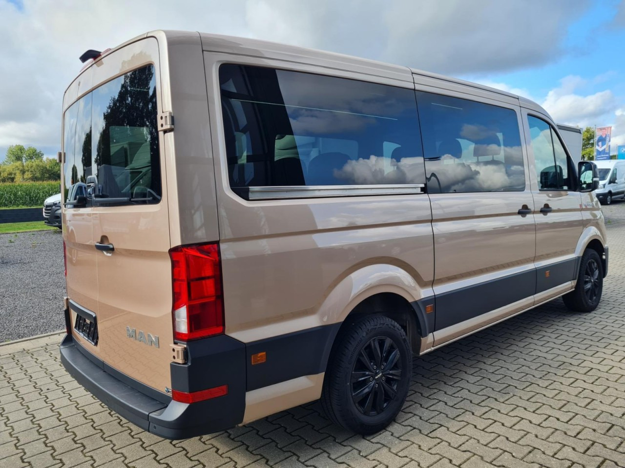 Man TGE 3.180 TDi Kombi 9 Sitze ALU KAMERA LED LEDER Sonderumbau - Minibus, Furgon pasagjerësh: foto 5 Man TGE 3.180 TDi Kombi 9 Sitze ALU KAMERA LED LEDER Sonderumbau - Minibus, Furgon pasagjerësh: foto 5