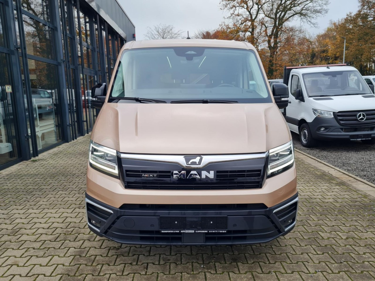 Man TGE 3.180 TDi Kombi 9 Sitze ALU KAMERA LED LEDER Sonderumbau - Minibus, Furgon pasagjerësh: foto 2 Man TGE 3.180 TDi Kombi 9 Sitze ALU KAMERA LED LEDER Sonderumbau - Minibus, Furgon pasagjerësh: foto 2