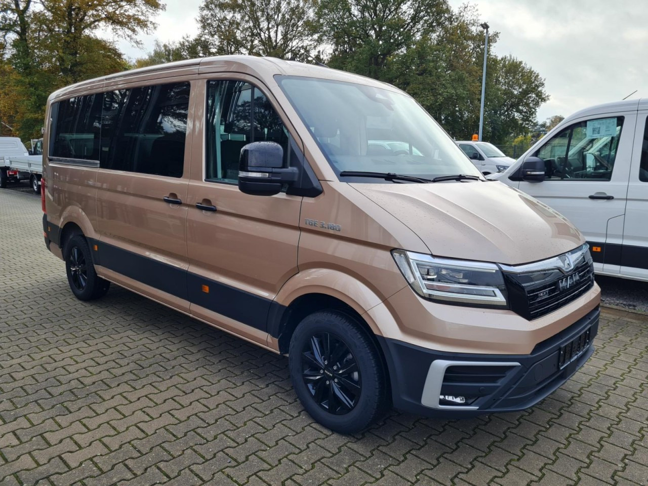 Man TGE 3.180 TDi Kombi 9 Sitze ALU KAMERA LED LEDER Sonderumbau - Minibus, Furgon pasagjerësh: foto 3 Man TGE 3.180 TDi Kombi 9 Sitze ALU KAMERA LED LEDER Sonderumbau - Minibus, Furgon pasagjerësh: foto 3