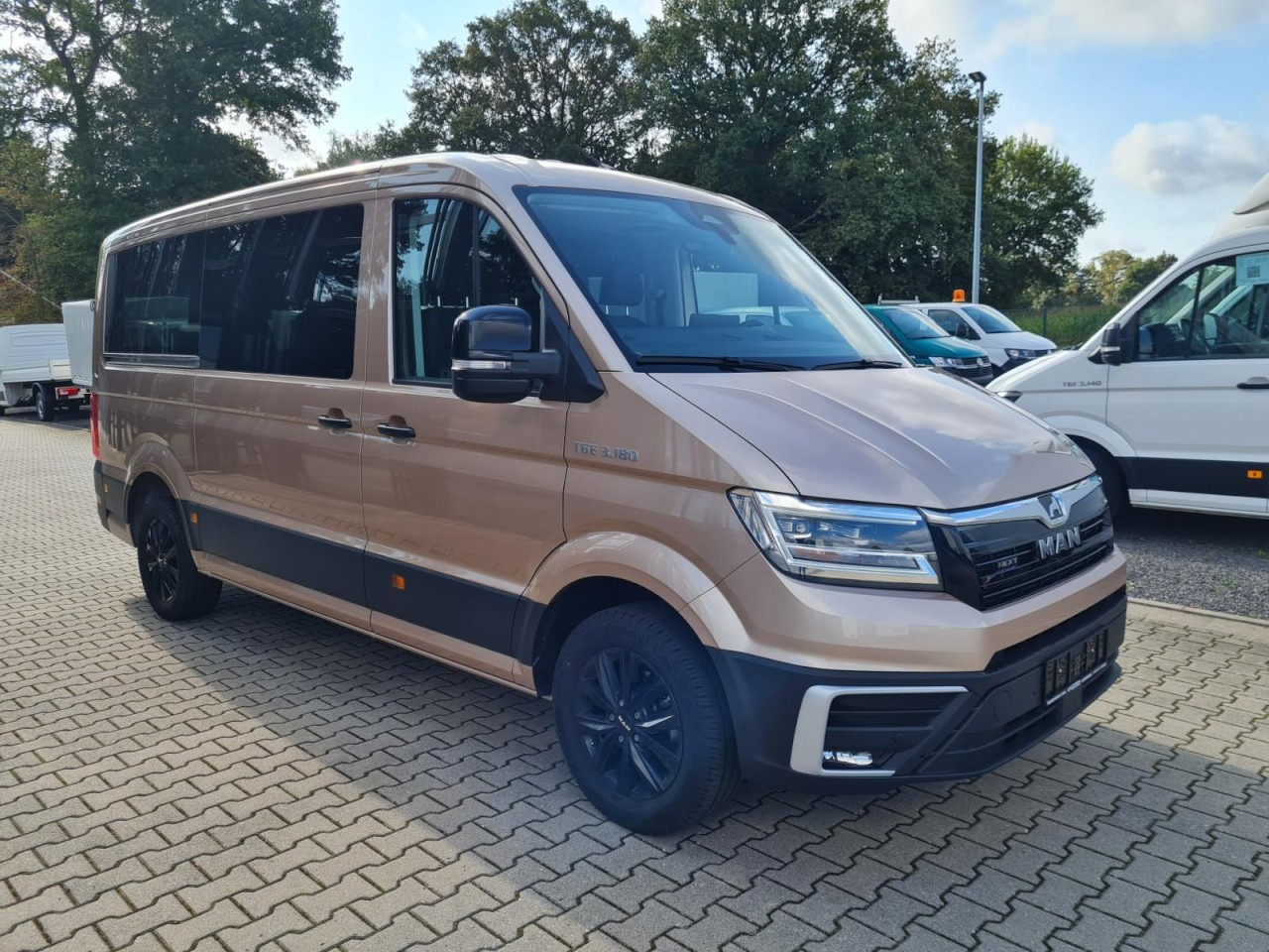 Man TGE 3.180 TDi Kombi 9 Sitze ALU KAMERA LED LEDER Sonderumbau - Minibus, Furgon pasagjerësh: foto 3 Man TGE 3.180 TDi Kombi 9 Sitze ALU KAMERA LED LEDER Sonderumbau - Minibus, Furgon pasagjerësh: foto 3