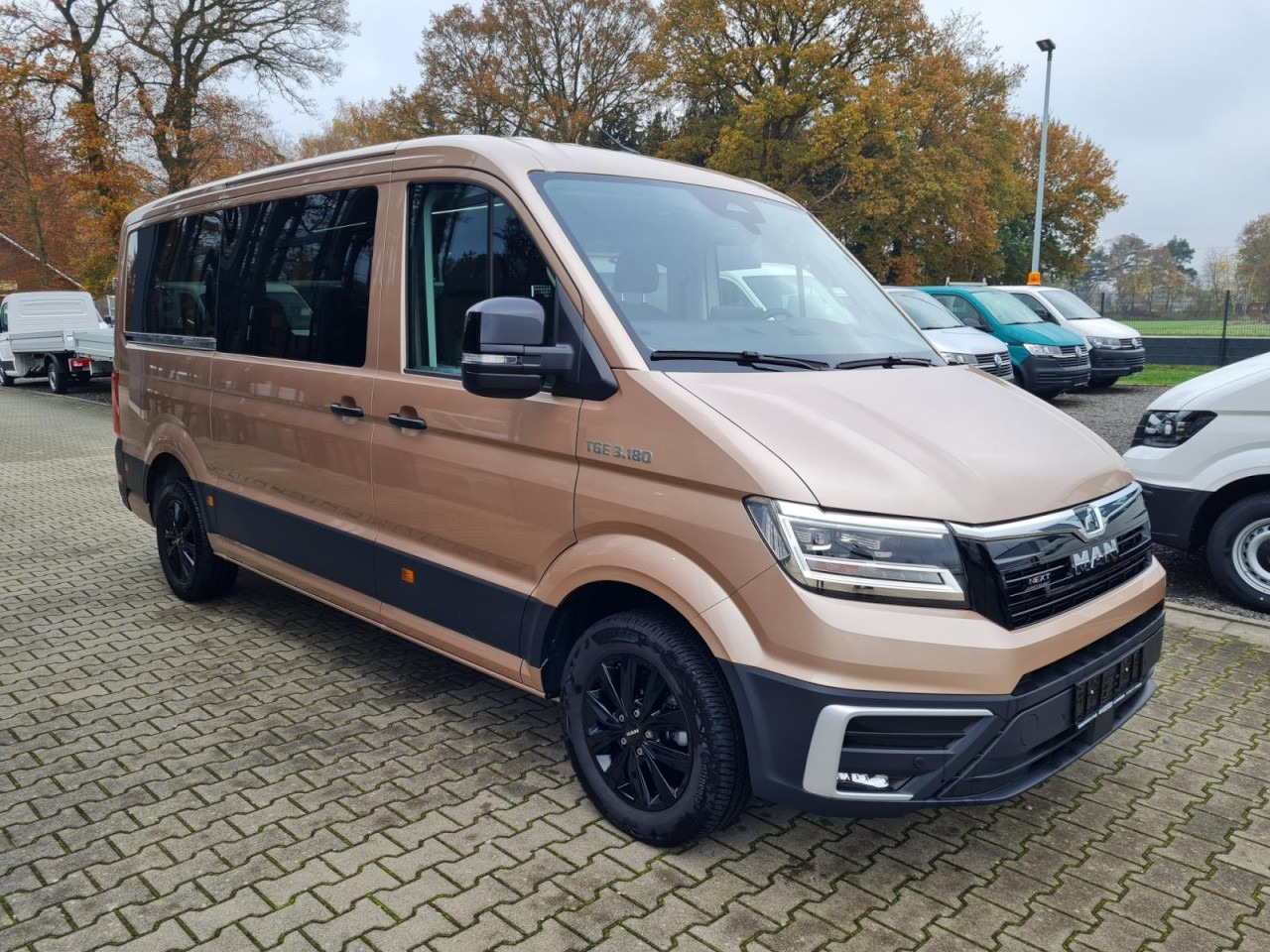 Man TGE 3.180 TDi Kombi 9 Sitze ALU KAMERA LED LEDER Sonderumbau - Minibus, Furgon pasagjerësh: foto 3 Man TGE 3.180 TDi Kombi 9 Sitze ALU KAMERA LED LEDER Sonderumbau - Minibus, Furgon pasagjerësh: foto 3