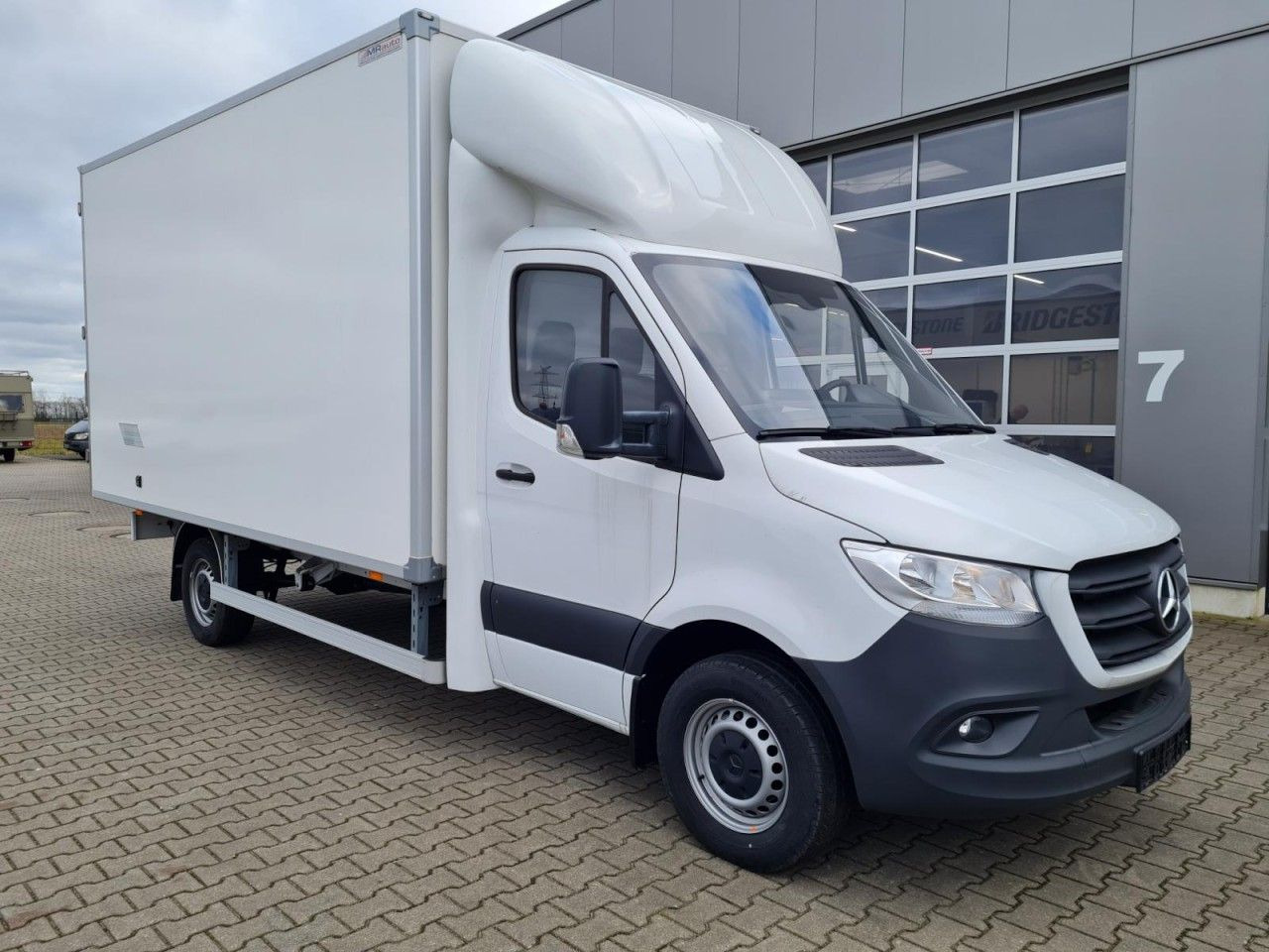 Mercedes-Benz Sprinter 315 Koffer lang MBux KLIMA NAVI TEMPOMA - Kamioncine me kontinier: foto 3 Mercedes-Benz Sprinter 315 Koffer lang MBux KLIMA NAVI TEMPOMA - Kamioncine me kontinier: foto 3