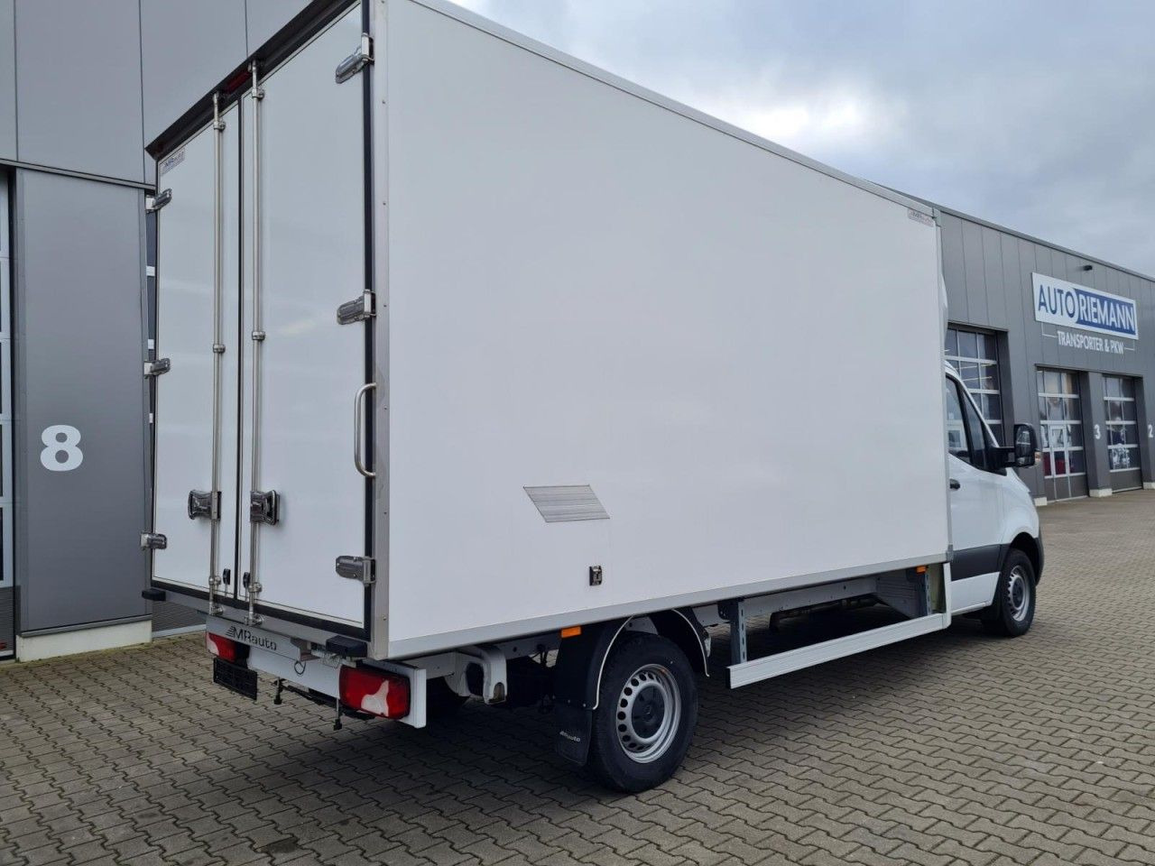 Mercedes-Benz Sprinter 315 Koffer lang MBux KLIMA NAVI TEMPOMA - Kamioncine me kontinier: foto 4 Mercedes-Benz Sprinter 315 Koffer lang MBux KLIMA NAVI TEMPOMA - Kamioncine me kontinier: foto 4
