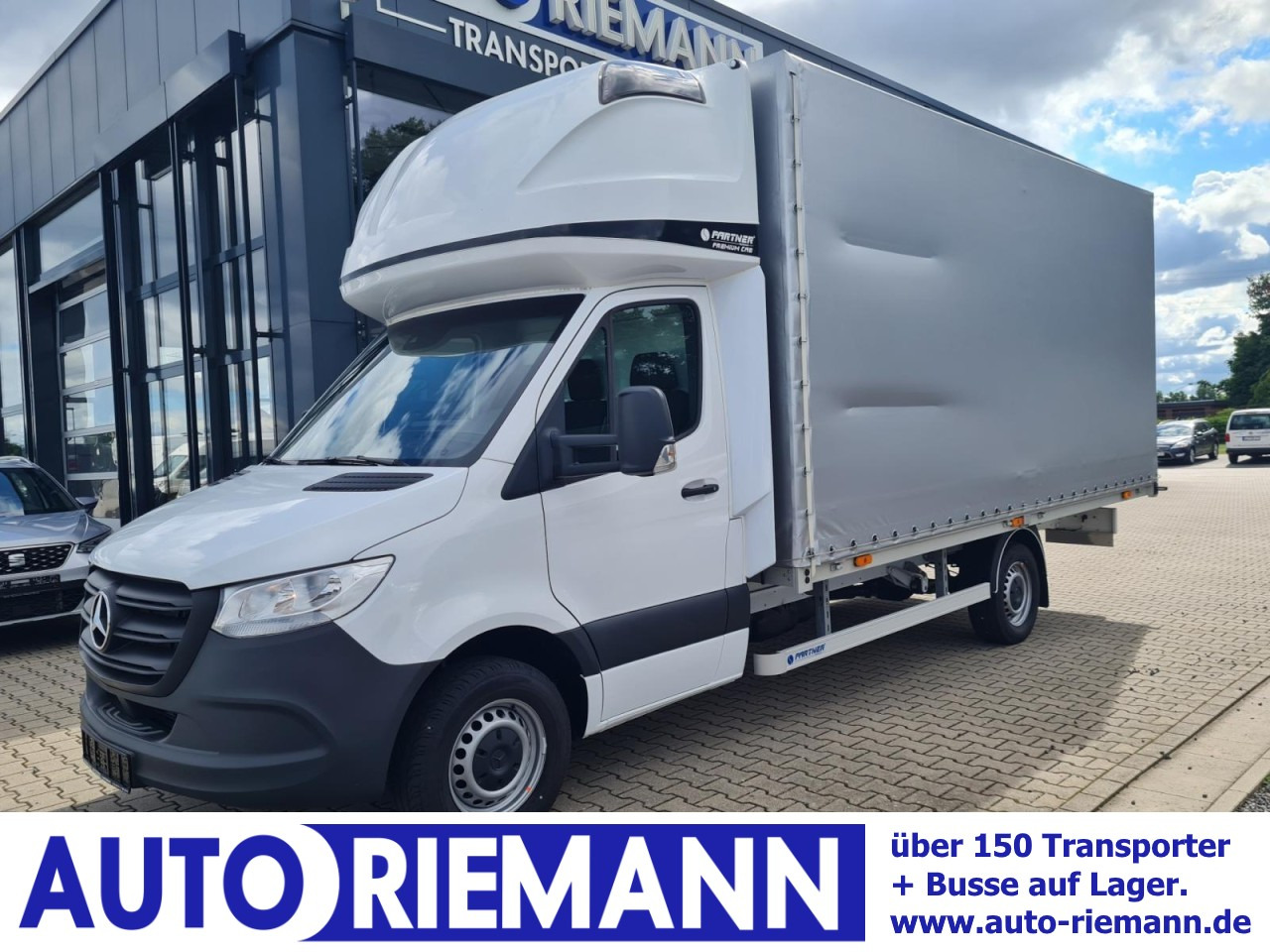 Mercedes-Benz Sprinter 317 Pritsche Plane Schlafkab RWD 10 Pal - Kamioncine me tendë: foto 1 Mercedes-Benz Sprinter 317 Pritsche Plane Schlafkab RWD 10 Pal - Kamioncine me tendë: foto 1