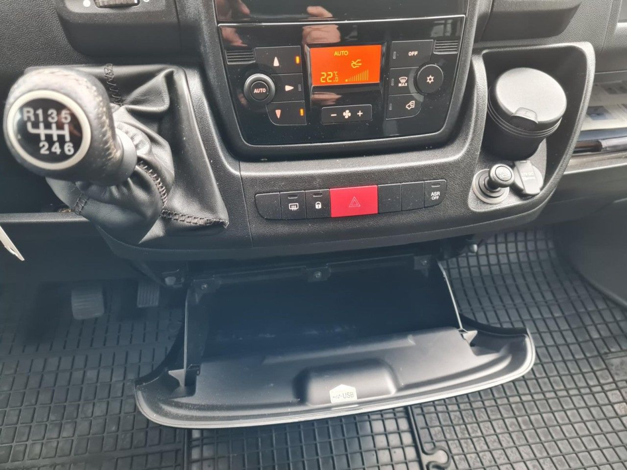 Kamioncine me tendë Peugeot Boxer Pritsche L4 Schiebe Plane Schlafkab Luftfe: foto 13