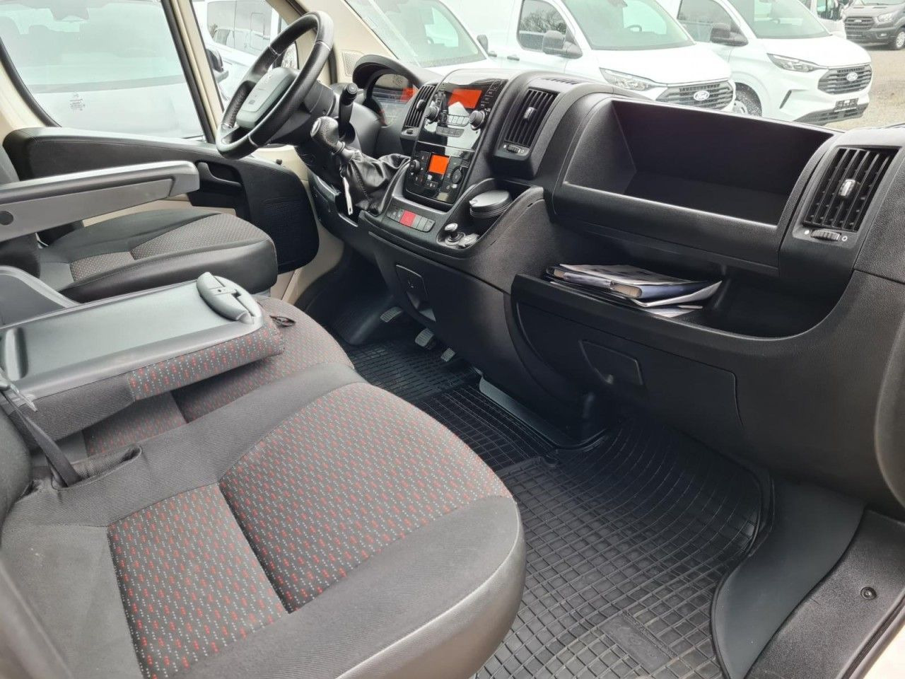 Kamioncine me tendë Peugeot Boxer Pritsche L4 Schiebe Plane Schlafkab Luftfe: foto 14