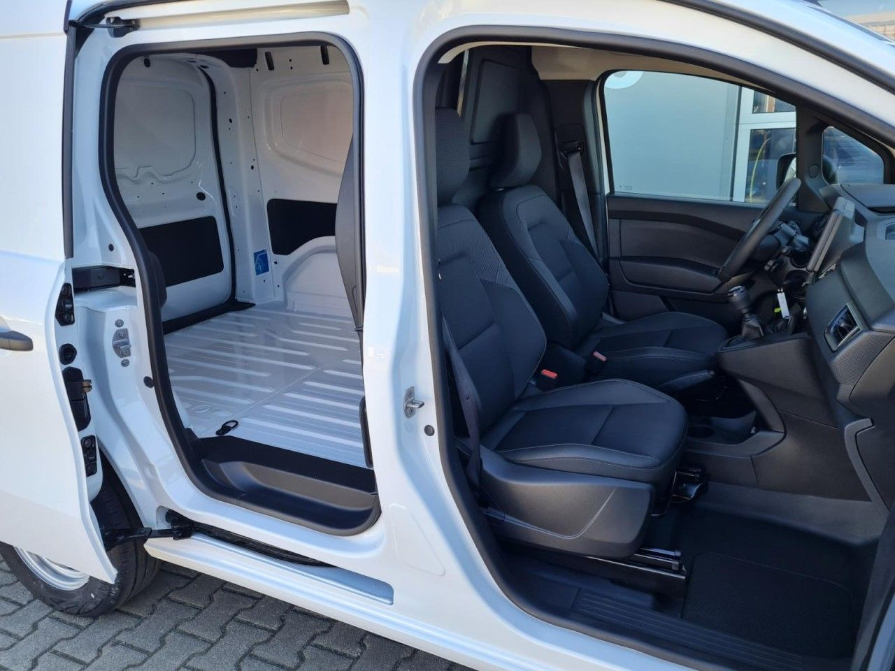 Renault Kangoo Van Kasten L1H1 TCe 1.3i KLIMA PDC TEMPOM - Furgon i vogël: foto 4 Renault Kangoo Van Kasten L1H1 TCe 1.3i KLIMA PDC TEMPOM - Furgon i vogël: foto 4