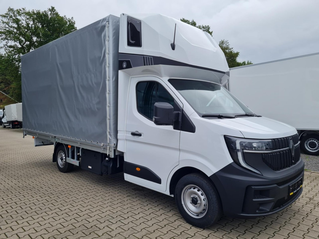 Renault Master 35 Pritsche Schiebe Plane Schlafkab 10 PAL LUFTFEDER - Kamioncine me tendë: foto 3 Renault Master 35 Pritsche Schiebe Plane Schlafkab 10 PAL LUFTFEDER - Kamioncine me tendë: foto 3