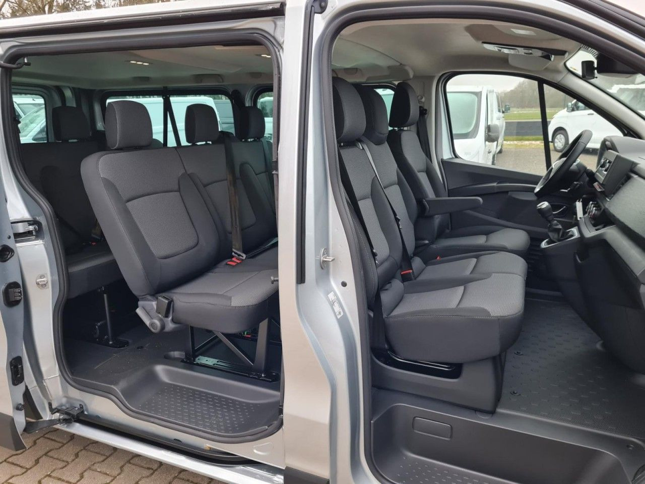 Renault Trafic Kombi 9-Sitze L2 Grand Equilibre KLIMA TE - Makinë me portobagazh: foto 4 Renault Trafic Kombi 9-Sitze L2 Grand Equilibre KLIMA TE - Makinë me portobagazh: foto 4