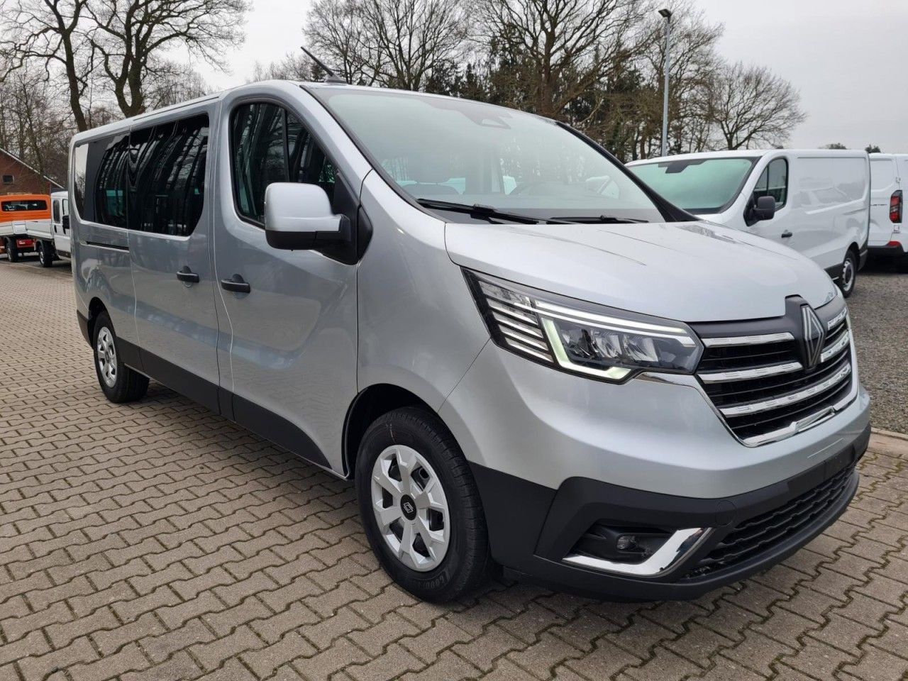 Renault Trafic Kombi 9-Sitze L2 Grand Equilibre KLIMA TE - Veturë: foto 3 Renault Trafic Kombi 9-Sitze L2 Grand Equilibre KLIMA TE - Veturë: foto 3
