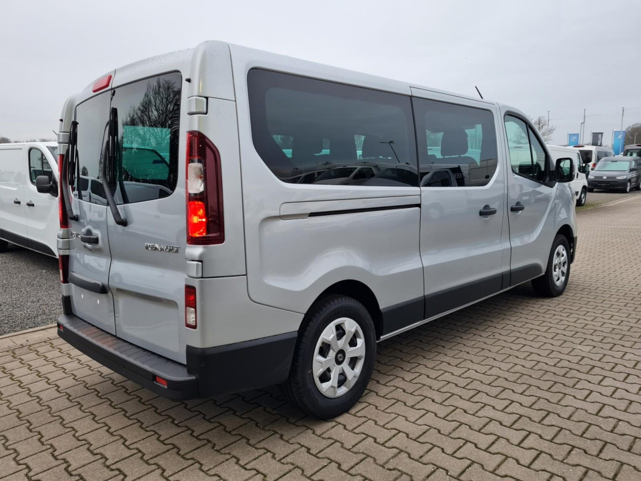 Renault Trafic Kombi 9-Sitze L2 Grand Equilibre KLIMA TEMPOMAT - Kamioncine dopio kabinë: foto 5 Renault Trafic Kombi 9-Sitze L2 Grand Equilibre KLIMA TEMPOMAT - Kamioncine dopio kabinë: foto 5