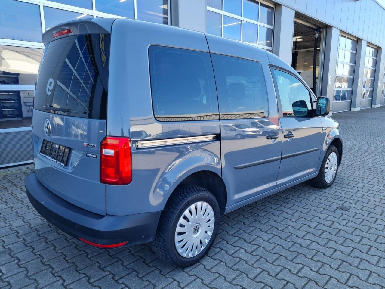 Volkswagen Caddy 4Motion TDi Kombi 5-Sitze REGALSYSTEM TEMP - Veturë: foto 5 Volkswagen Caddy 4Motion TDi Kombi 5-Sitze REGALSYSTEM TEMP - Veturë: foto 5