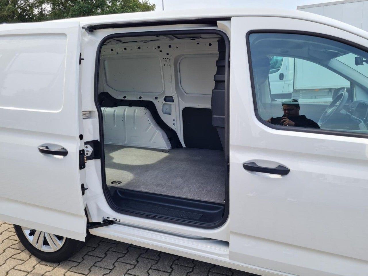 Volkswagen Caddy Kasten Cargo Maxi AHK KLIMA KAMERA PDC FLÜ - Furgon i vogël: foto 4 Volkswagen Caddy Kasten Cargo Maxi AHK KLIMA KAMERA PDC FLÜ - Furgon i vogël: foto 4