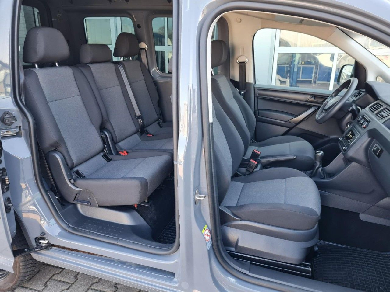 Volkswagen Caddy Kombi 4Motion TDi 5-Sitze KLIMA STHZ TEMPO - Furgon pasagjerësh: foto 5 Volkswagen Caddy Kombi 4Motion TDi 5-Sitze KLIMA STHZ TEMPO - Furgon pasagjerësh: foto 5