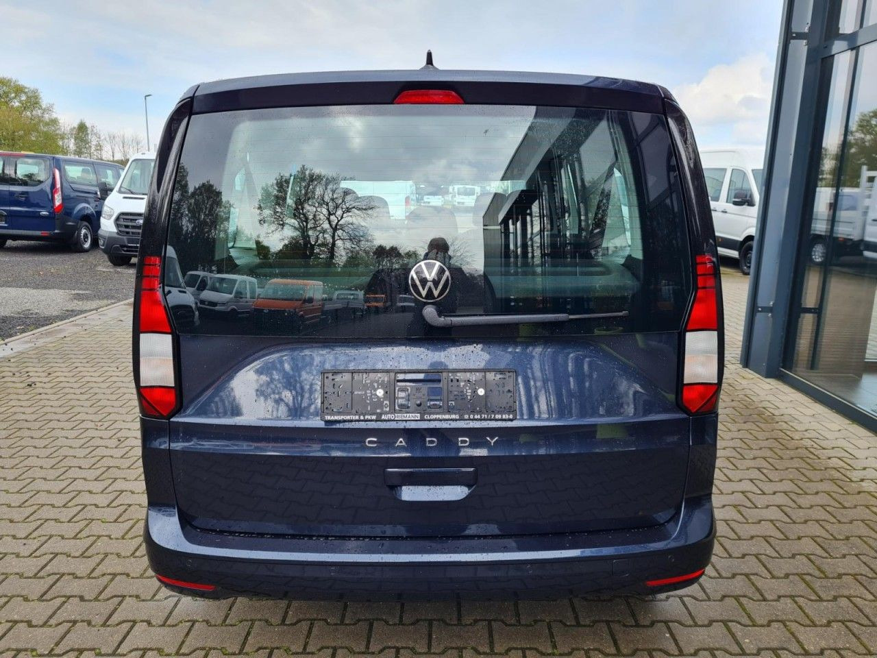 Volkswagen Caddy Maxi Kombi 7-Sitze 1.5 TSI DSG NAVI/APP TE - Veturë: foto 4 Volkswagen Caddy Maxi Kombi 7-Sitze 1.5 TSI DSG NAVI/APP TE - Veturë: foto 4