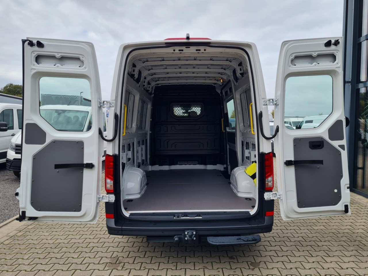 Furgon Volkswagen Crafter 35 Kasten TDI MR L3H3 STANDHEIZ AHK: foto 6