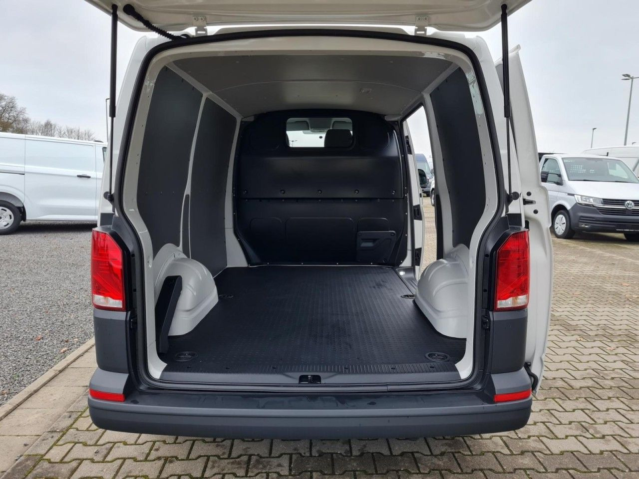 Volkswagen T6.1 Kasten L1 KR Heckklappe KAMERA KLIMA ALLWET - Furgon i vogël: foto 5 Volkswagen T6.1 Kasten L1 KR Heckklappe KAMERA KLIMA ALLWET - Furgon i vogël: foto 5
