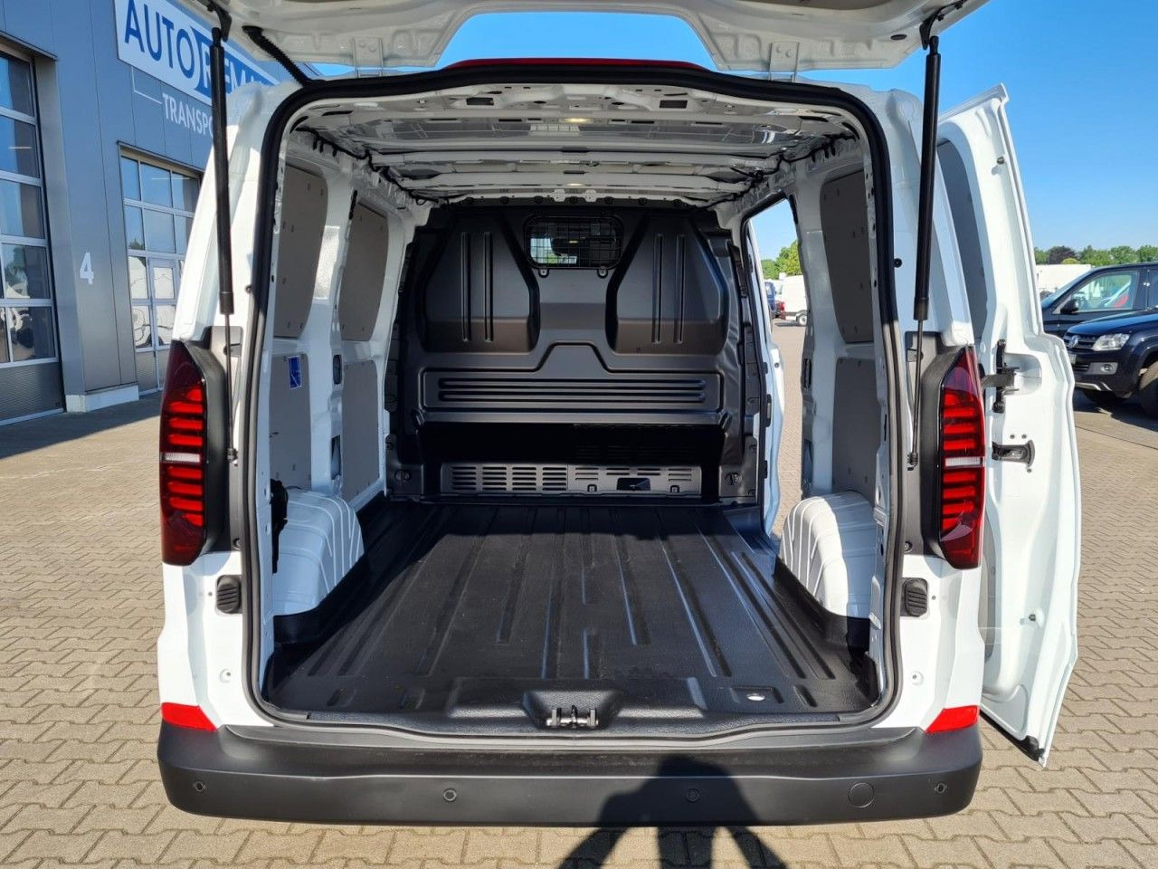 Volkswagen T7 Kasten Tdi KR Heckklappe PDC KLIMA TEMPOMAT - Furgon i vogël: foto 5 Volkswagen T7 Kasten Tdi KR Heckklappe PDC KLIMA TEMPOMAT - Furgon i vogël: foto 5