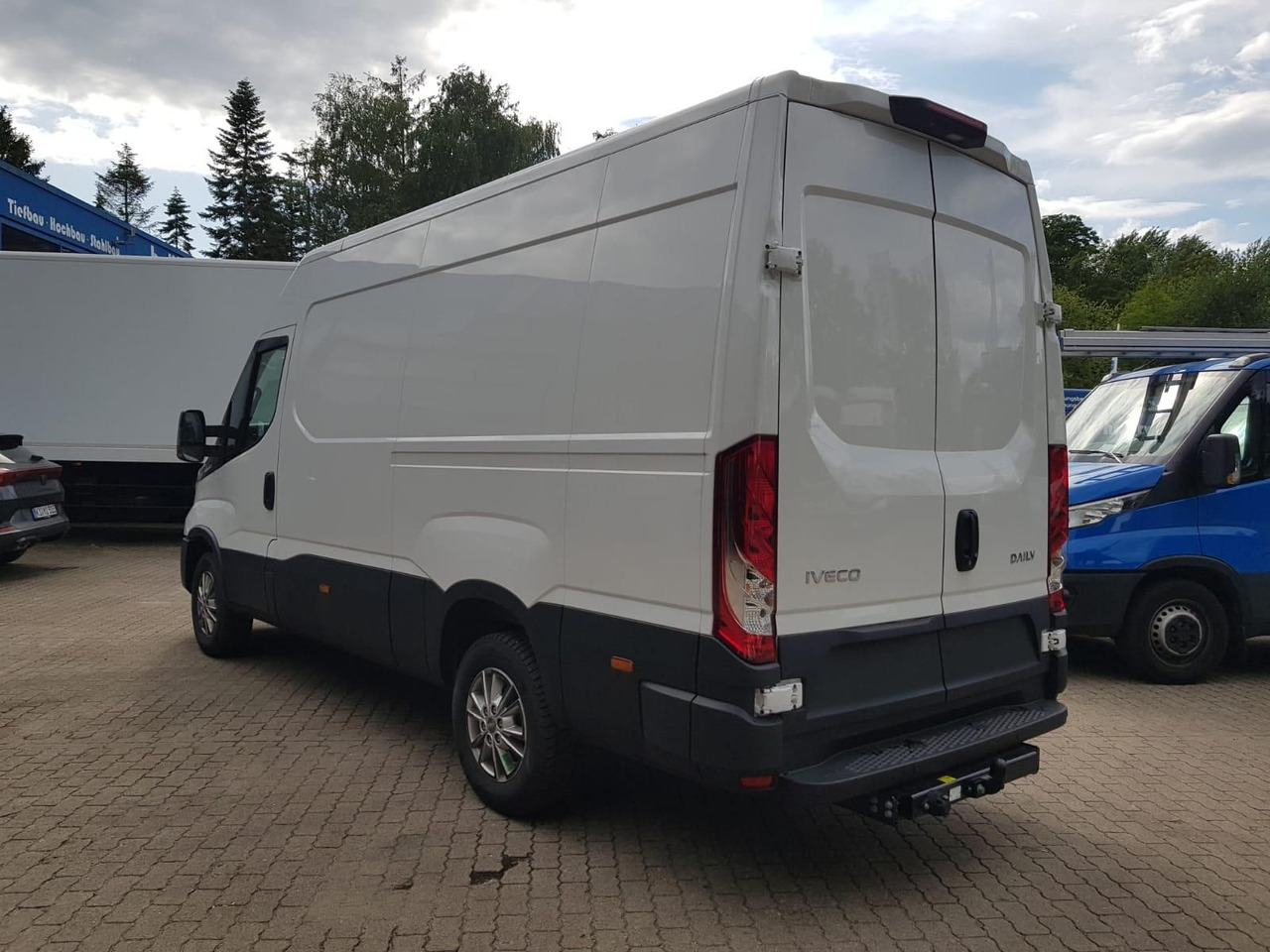 Iveco Daily 35S18HA8 V 3520L mit AHK, Rückfahrkamer... - Furgon: foto 3 Iveco Daily 35S18HA8 V 3520L mit AHK, Rückfahrkamer... - Furgon: foto 3