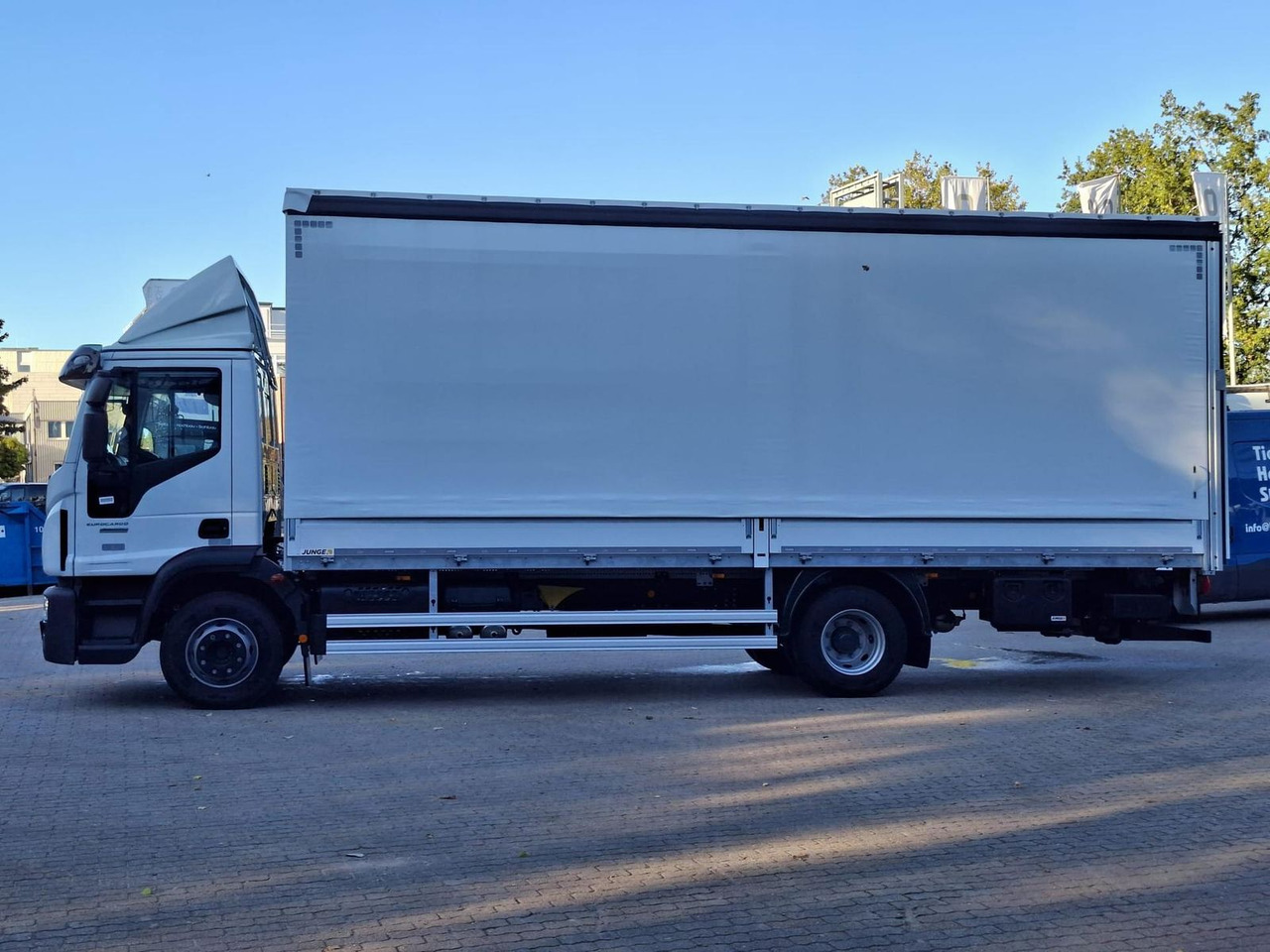 Iveco ML120E25/P JUNGE KOFFER LBW 1,5t AHK 185 kW (... - Kamioni: foto 2 Iveco ML120E25/P JUNGE KOFFER LBW 1,5t AHK 185 kW (... - Kamioni: foto 2
