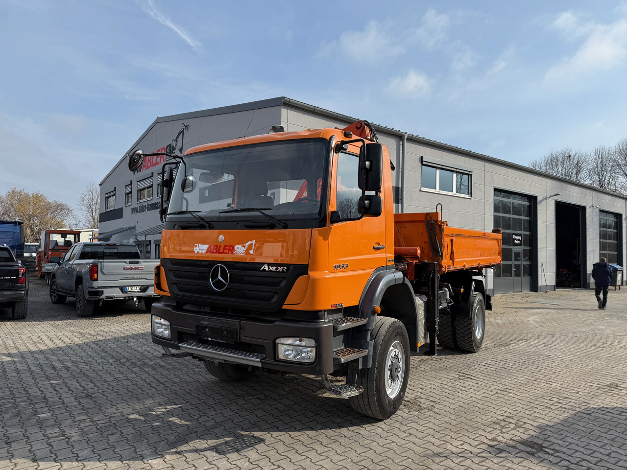 Mercedes-Benz 1833 Axor Kipper Kran Allrad - Kamion vetëshkarkues, Kamion me vinç: foto 2 Mercedes-Benz 1833 Axor Kipper Kran Allrad - Kamion vetëshkarkues, Kamion me vinç: foto 2