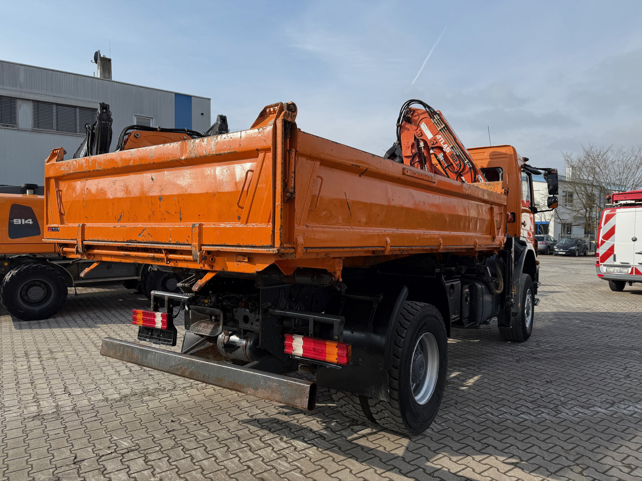 Mercedes-Benz 1833 Axor Kipper Kran Allrad - Kamion vetëshkarkues, Kamion me vinç: foto 4 Mercedes-Benz 1833 Axor Kipper Kran Allrad - Kamion vetëshkarkues, Kamion me vinç: foto 4