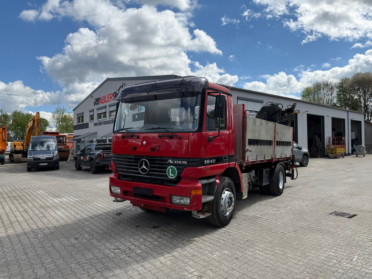Mercedes-Benz 1840 Actros 2-Seiten-Kipper mit Kran Hiab 125-3 mit Funk - Kamion me karroceri të hapur, Kamion me vinç: foto 2 Mercedes-Benz 1840 Actros 2-Seiten-Kipper mit Kran Hiab 125-3 mit Funk - Kamion me karroceri të hapur, Kamion me vinç: foto 2
