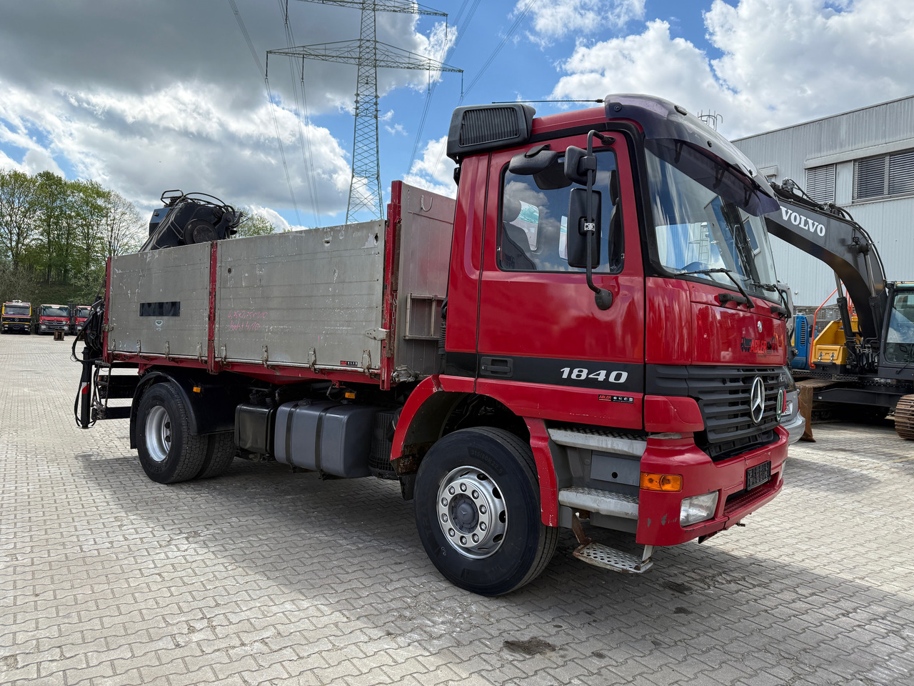 Mercedes-Benz 1840 Actros 2-Seiten-Kipper mit Kran Hiab 125-3 mit Funk - Kamion me karroceri të hapur, Kamion me vinç: foto 3 Mercedes-Benz 1840 Actros 2-Seiten-Kipper mit Kran Hiab 125-3 mit Funk - Kamion me karroceri të hapur, Kamion me vinç: foto 3