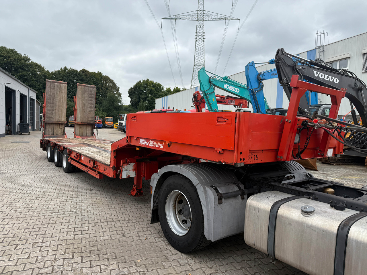 Müller Mitteltal TS3 Tieflader Auflieger mit hydr. Rampen - Gjysmë rimorkio me plan ngarkimi të ulët: foto 3 Müller Mitteltal TS3 Tieflader Auflieger mit hydr. Rampen - Gjysmë rimorkio me plan ngarkimi të ulët: foto 3