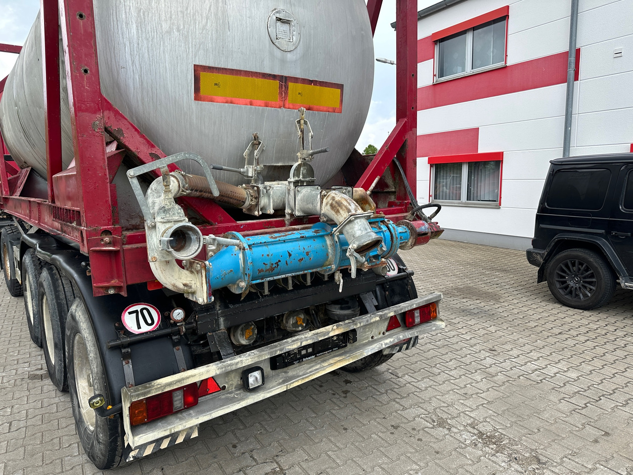Schmidt CKSA 10/22-20 20 ft Containerkippchassis mit Lebensmitteltank - Gjysmë rimorkio vetëshkarkuese: foto 2 Schmidt CKSA 10/22-20 20 ft Containerkippchassis mit Lebensmitteltank - Gjysmë rimorkio vetëshkarkuese: foto 2