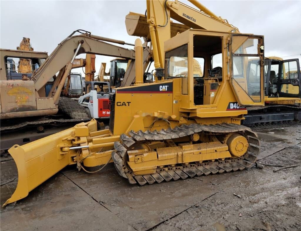 Caterpillar D4C - Buldozer: foto 3 Caterpillar D4C - Buldozer: foto 3