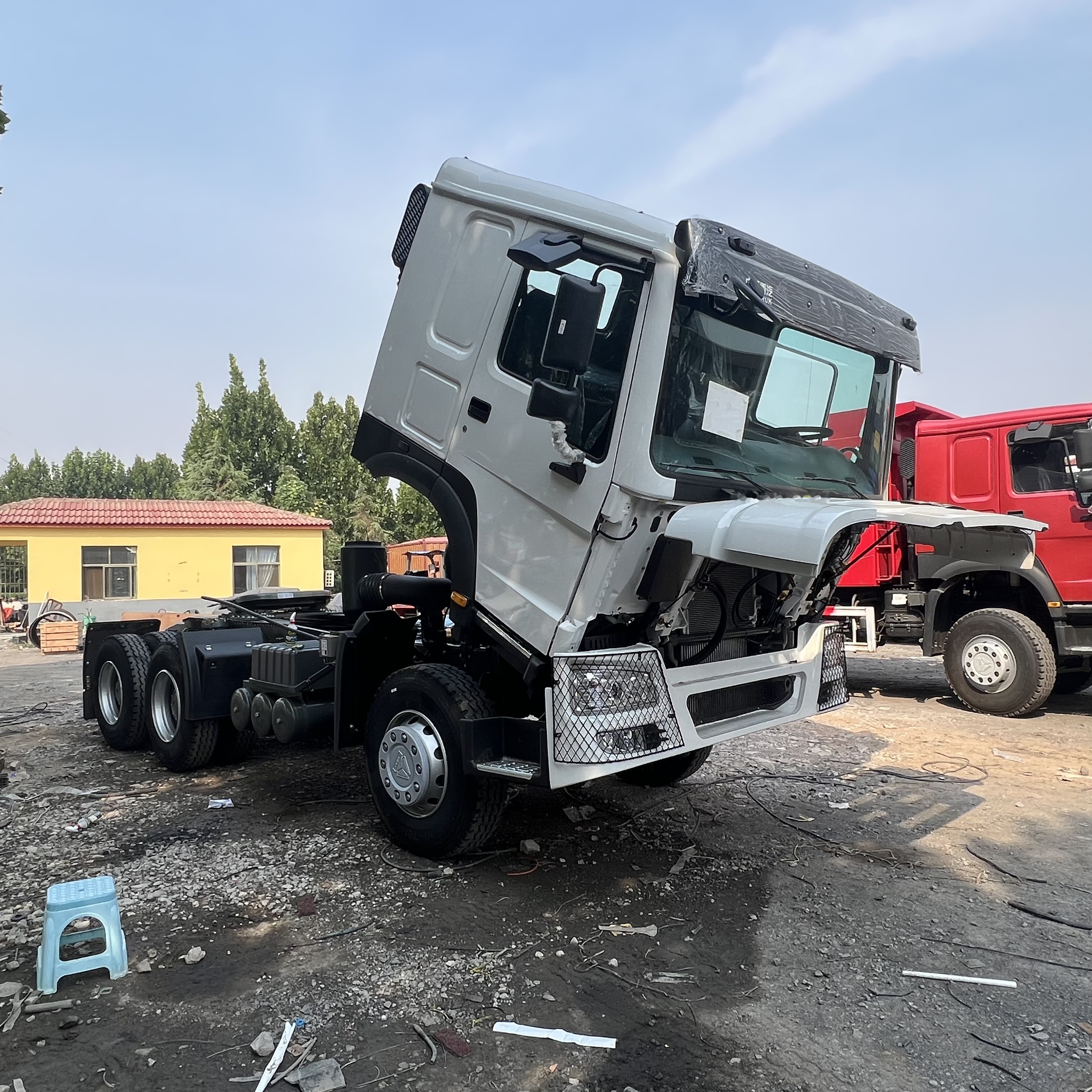 Sinotruk HOWO 371 Tractor - Gjysmë-kamion: foto 1 Sinotruk HOWO 371 Tractor - Gjysmë-kamion: foto 1
