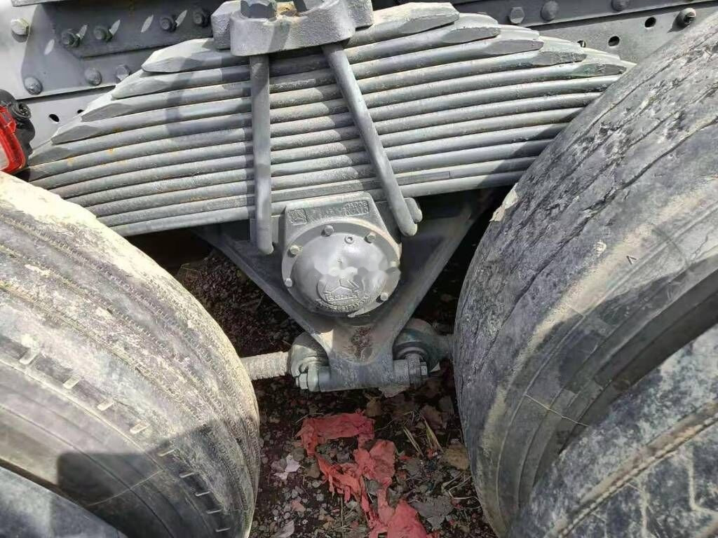Sinotruk HOWO 420 Tractor - Gjysmë-kamion: foto 4 Sinotruk HOWO 420 Tractor - Gjysmë-kamion: foto 4