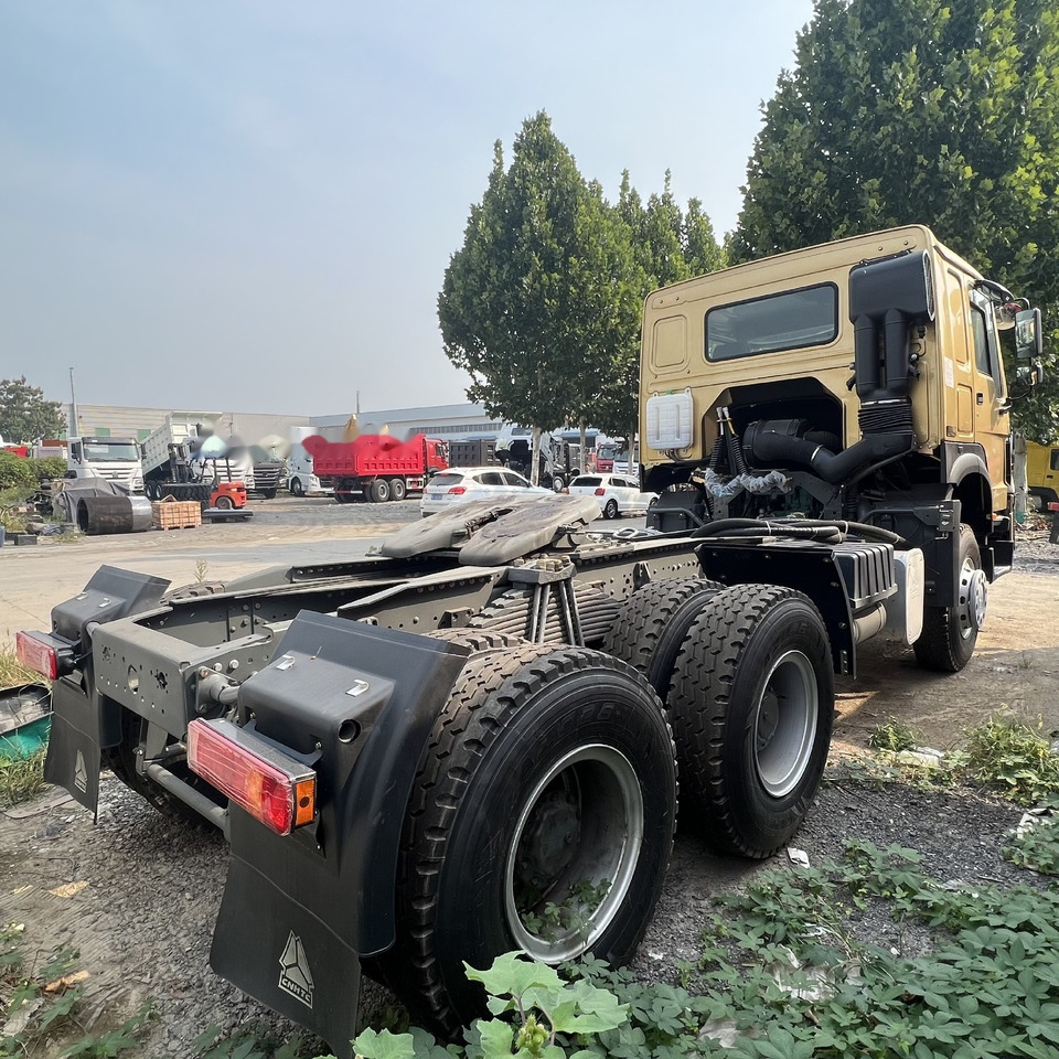 Sinotruk HOWO 420 Tractor - Gjysmë-kamion: foto 2 Sinotruk HOWO 420 Tractor - Gjysmë-kamion: foto 2