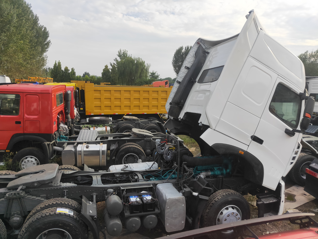 Gjysmë-kamion Sinotruk HOWO A7 6*4 Tractor: foto 10