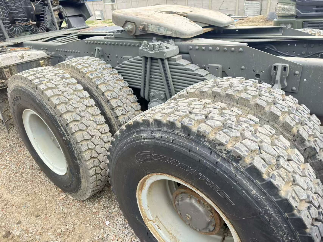 Sinotruk HOWO A7 - Gjysmë-kamion: foto 3 Sinotruk HOWO A7 - Gjysmë-kamion: foto 3