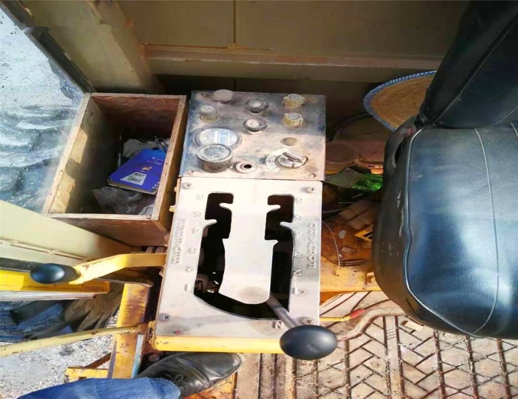 Komatsu GD623A - Makinë niveluese: foto 2 Komatsu GD623A - Makinë niveluese: foto 2