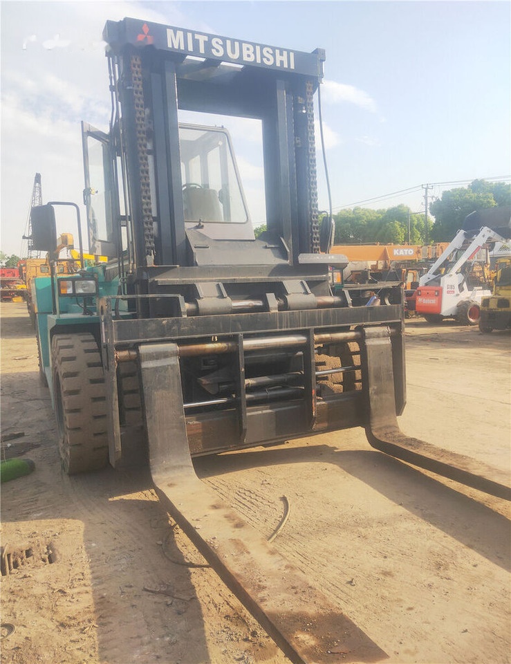 Mitsubishi FD300 - Pirun më naftë: foto 4 Mitsubishi FD300 - Pirun më naftë: foto 4