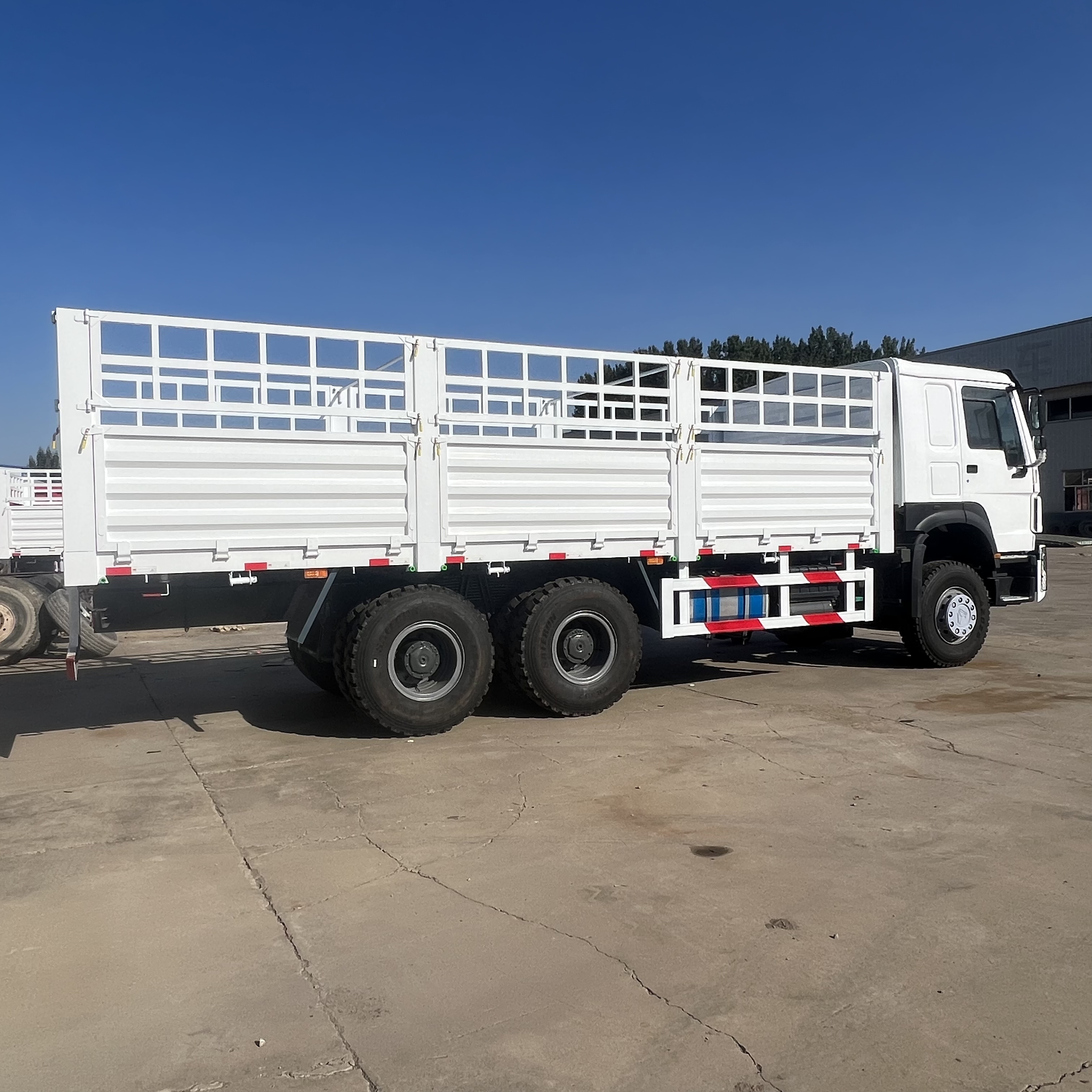 Sinotruk HOWO 371 6*4 Fence truck - Kamion me karroceri të hapur: foto 3 Sinotruk HOWO 371 6*4 Fence truck - Kamion me karroceri të hapur: foto 3