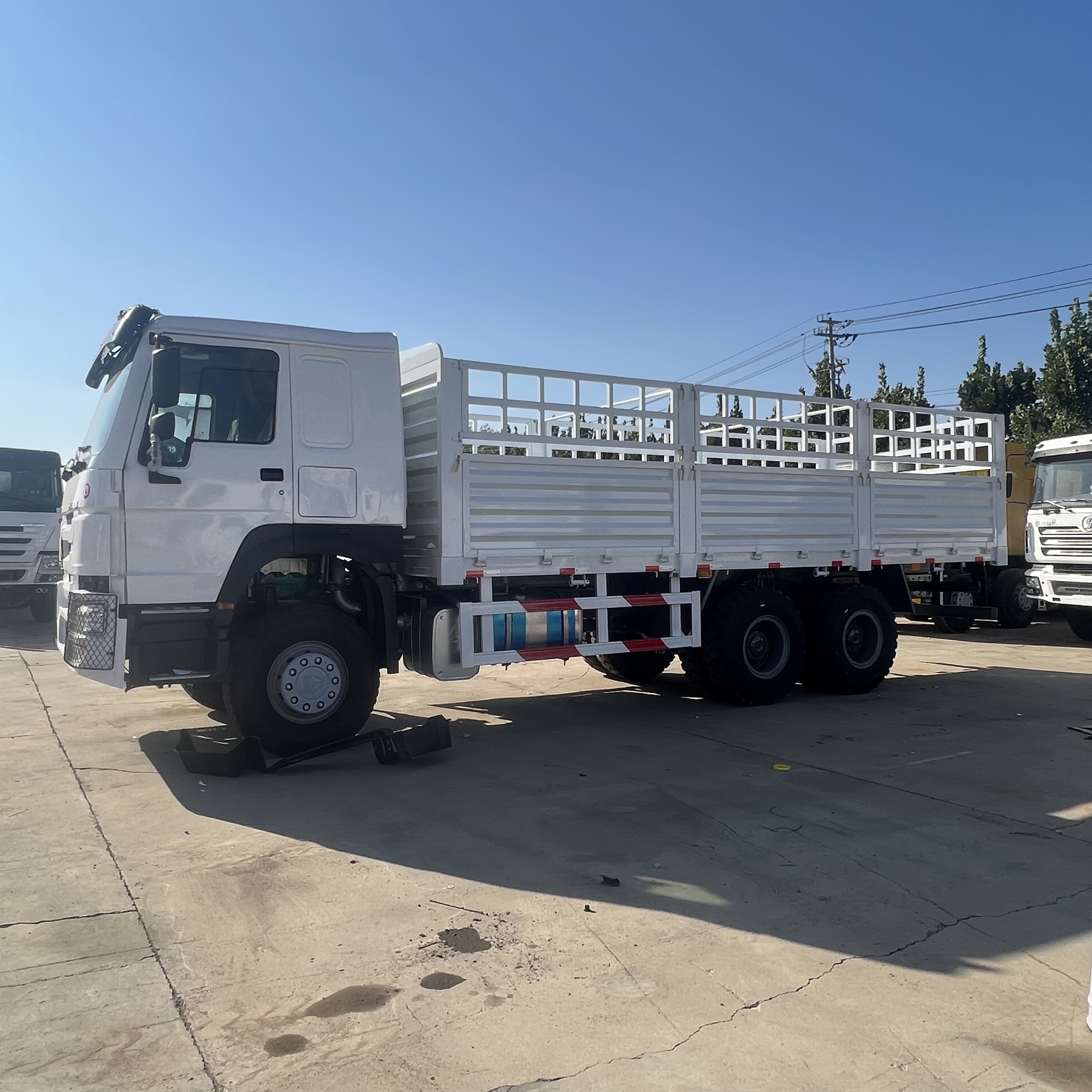 Sinotruk HOWO 371 6*4 Fence truck - Kamion me karroceri të hapur: foto 2 Sinotruk HOWO 371 6*4 Fence truck - Kamion me karroceri të hapur: foto 2