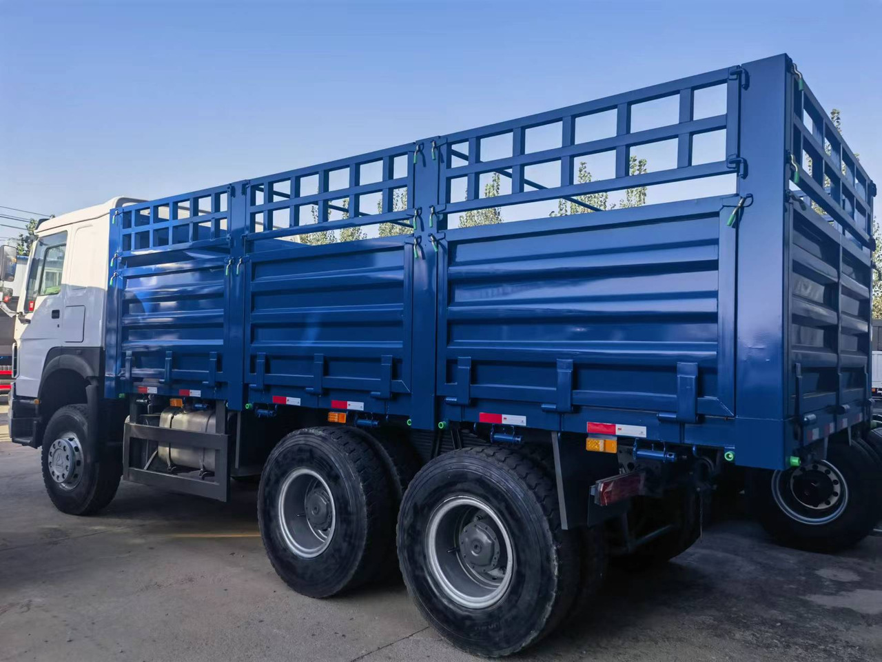 Sinotruk HOWO 371 6*4 Fence truck - Kamion me karroceri të hapur: foto 2 Sinotruk HOWO 371 6*4 Fence truck - Kamion me karroceri të hapur: foto 2