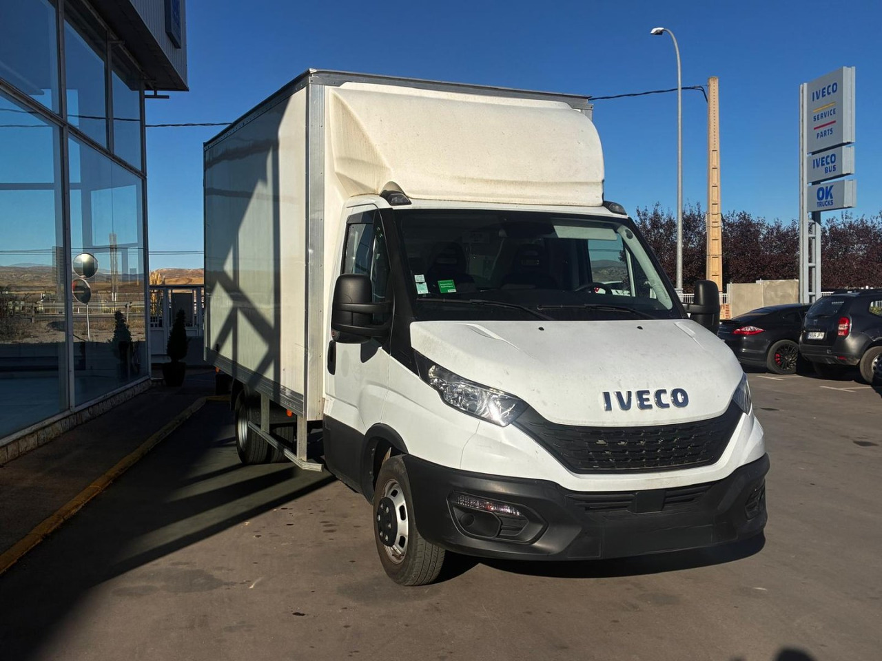 Caja cerrada IVECO 35C16 20m3 con puertas traseras - Kamioncine me kontinier: foto 3 Caja cerrada IVECO 35C16 20m3 con puertas traseras - Kamioncine me kontinier: foto 3