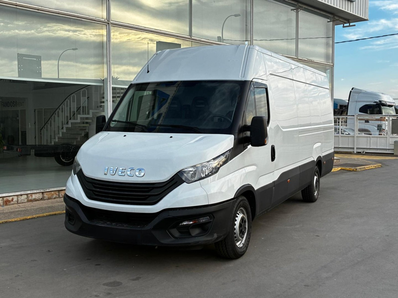 Furgón IVECO 35S14 V 16m3 - Furgon: foto 1 Furgón IVECO 35S14 V 16m3 - Furgon: foto 1
