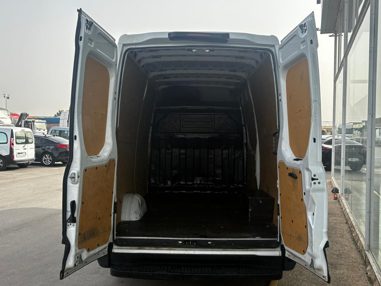 Furgón IVECO 35S16 V 12m3 - Furgon: foto 5 Furgón IVECO 35S16 V 12m3 - Furgon: foto 5