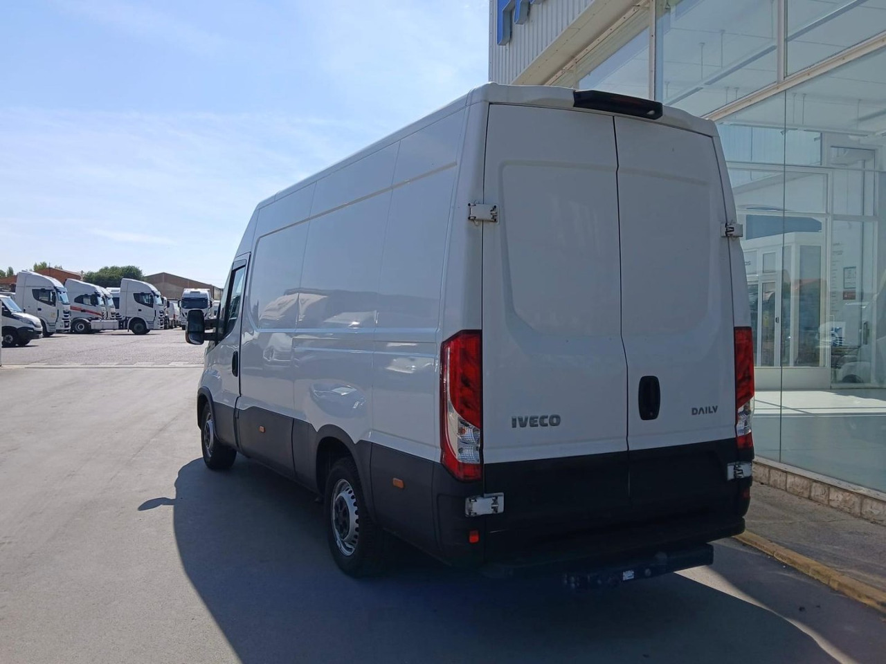 Furgón IVECO 35S16 V 12m3 - Furgon: foto 4 Furgón IVECO 35S16 V 12m3 - Furgon: foto 4